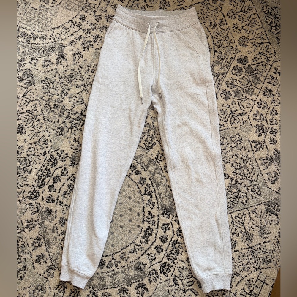 Lululemon Women’s Gray Jogger Sweatpants
